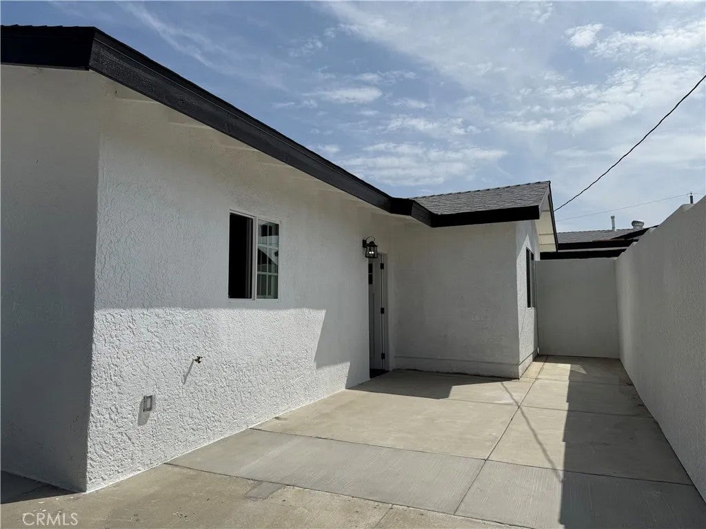 9452 Rose Avenue B — photo