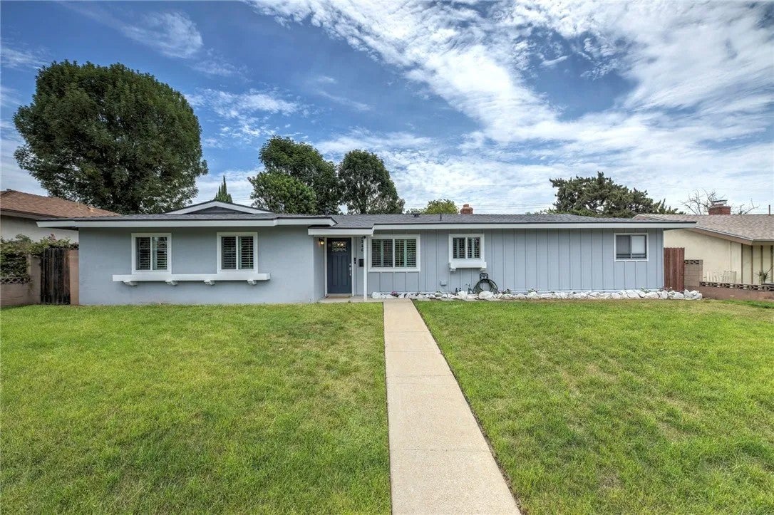 2946 Gladstone Street — photo