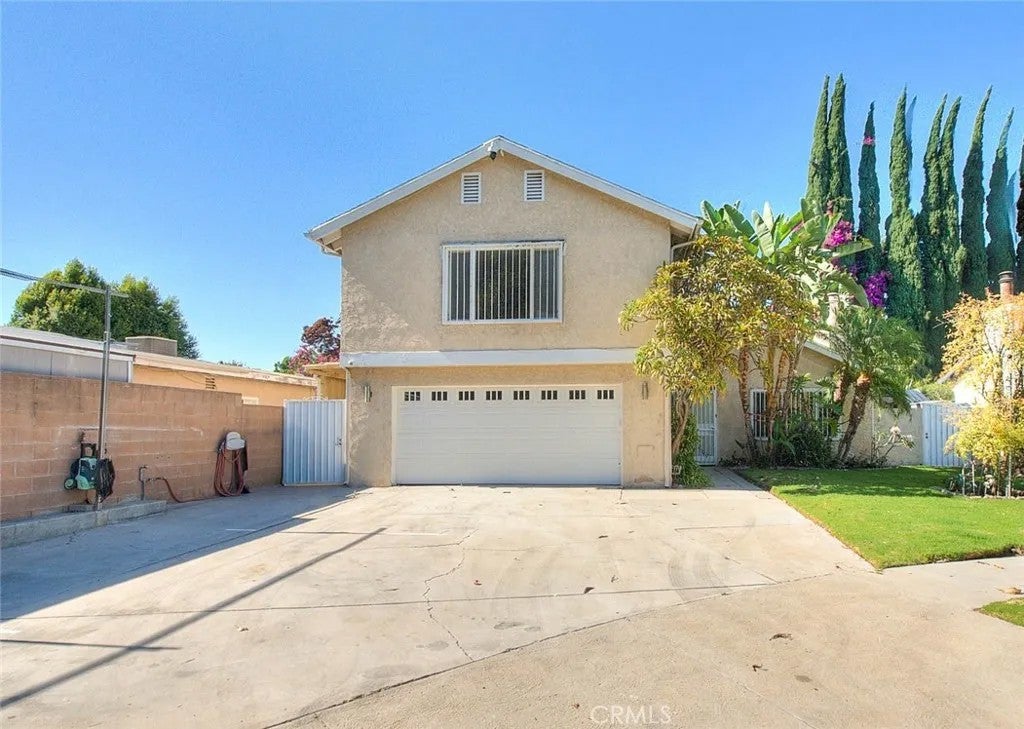 18223 Delano — photo