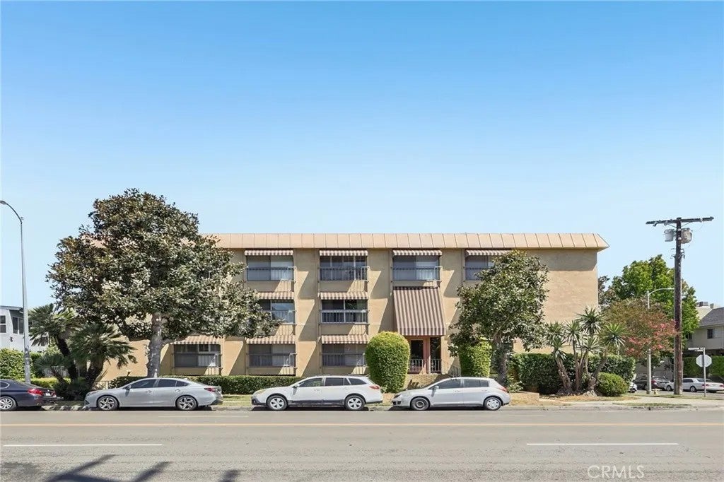 11507 Moorpark Street #305 — photo