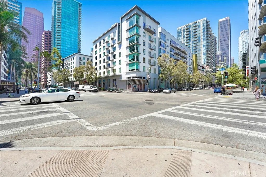 645 W 9th Street 314 — photo