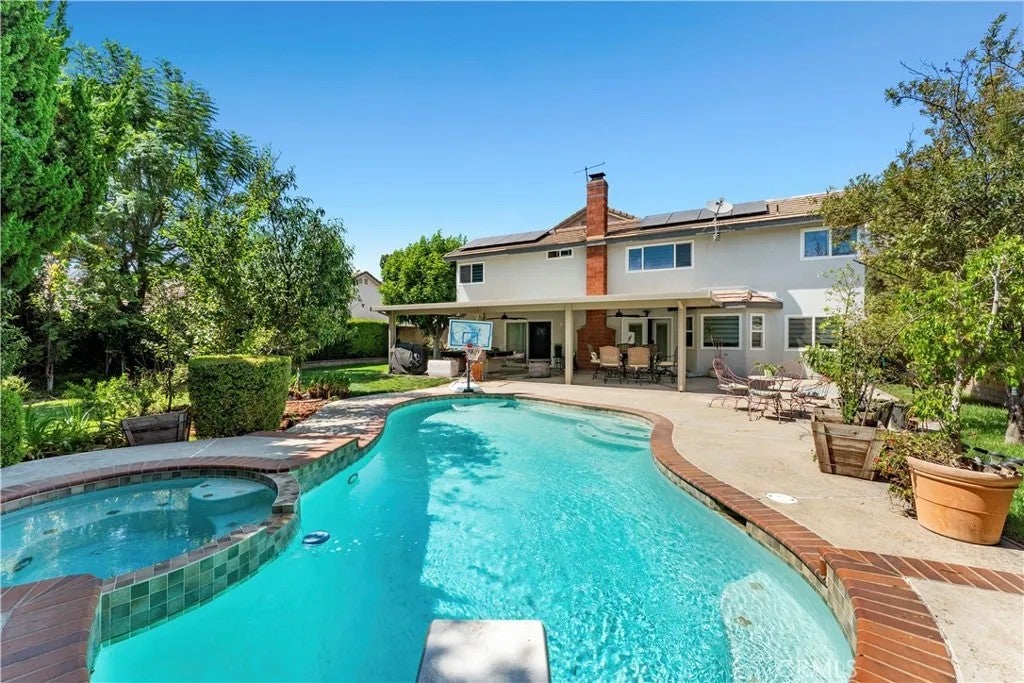 912 Pineridge — photo