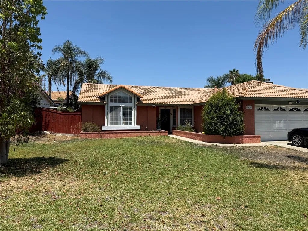 2420 W Sunrise Drive — photo