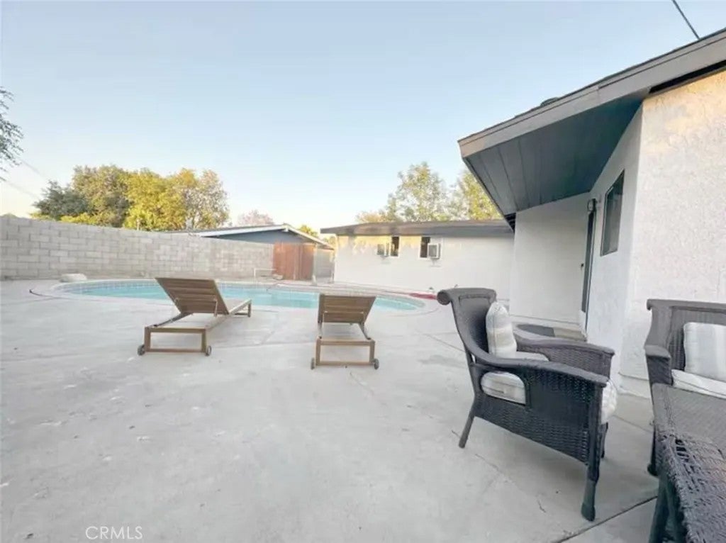8845 Mentone — photo