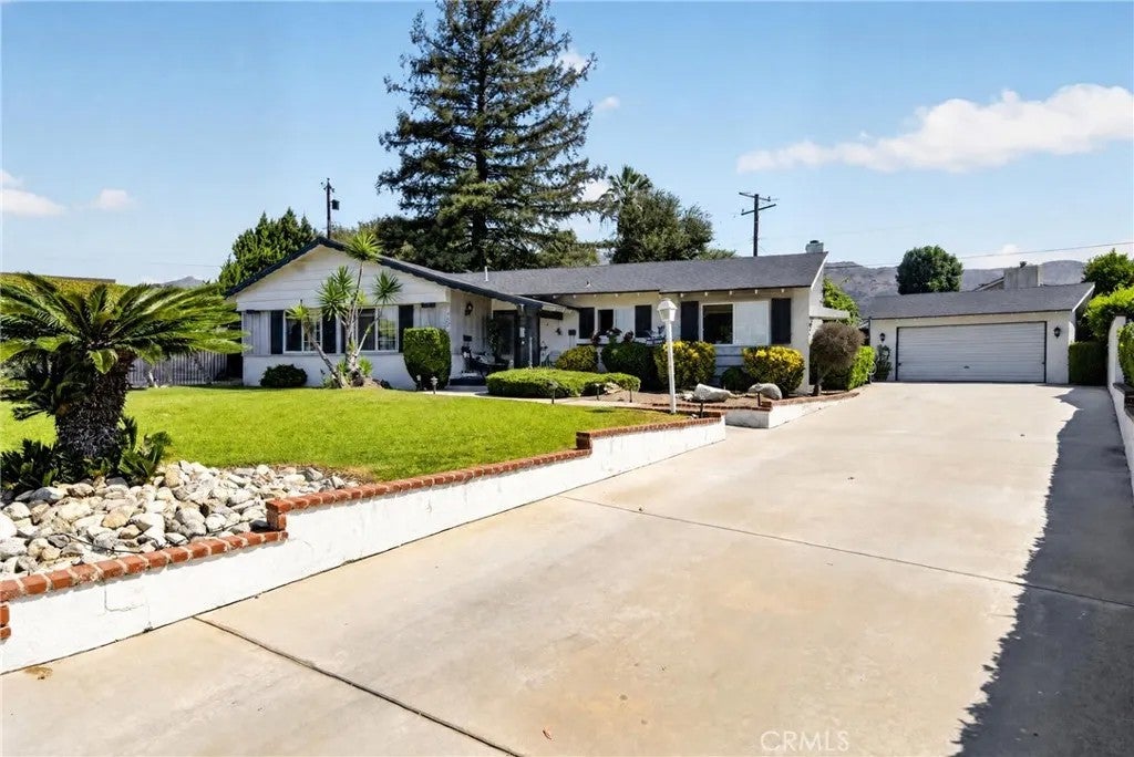 130 Wagonwheel Road — photo