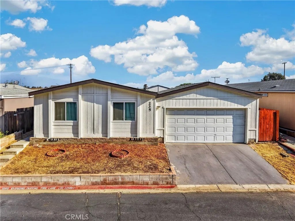 700 E Washington 235 — photo