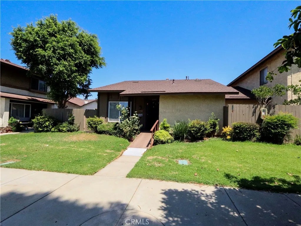 4542 Yosemite Drive — photo