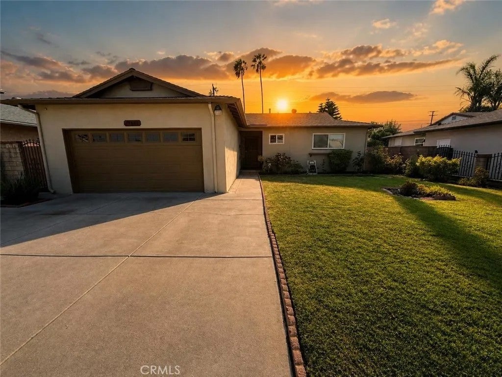 14624 Hutchcroft — photo