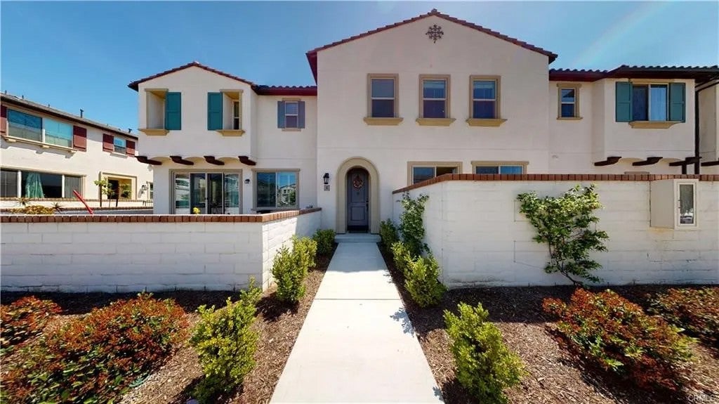 2785 E Berry Loop Privado — photo