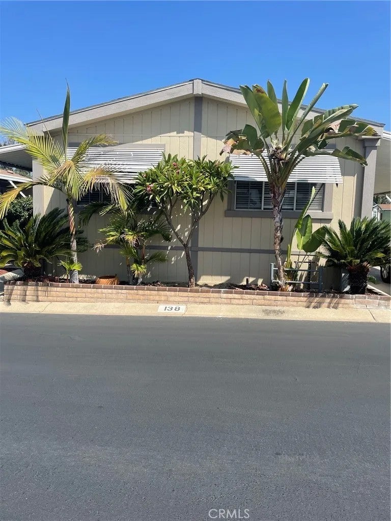 1245 W Cienega 138 — photo