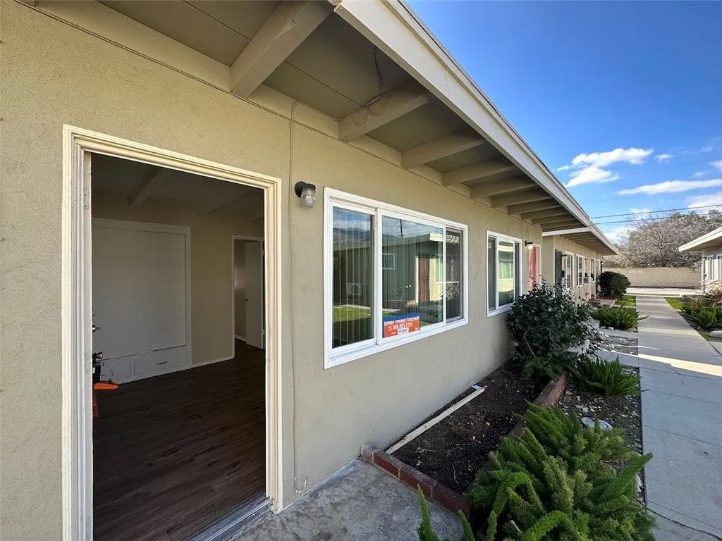 1015 N Azusa Avenue 03 — photo