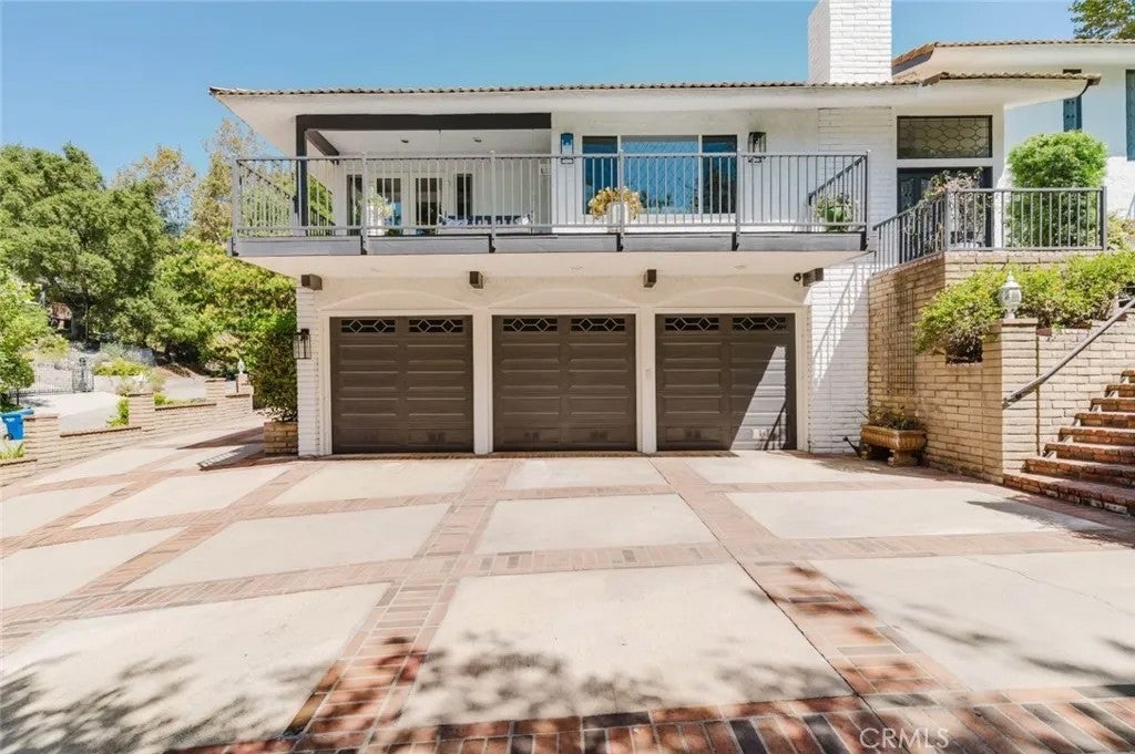 142 Crescent Glen Drive — photo