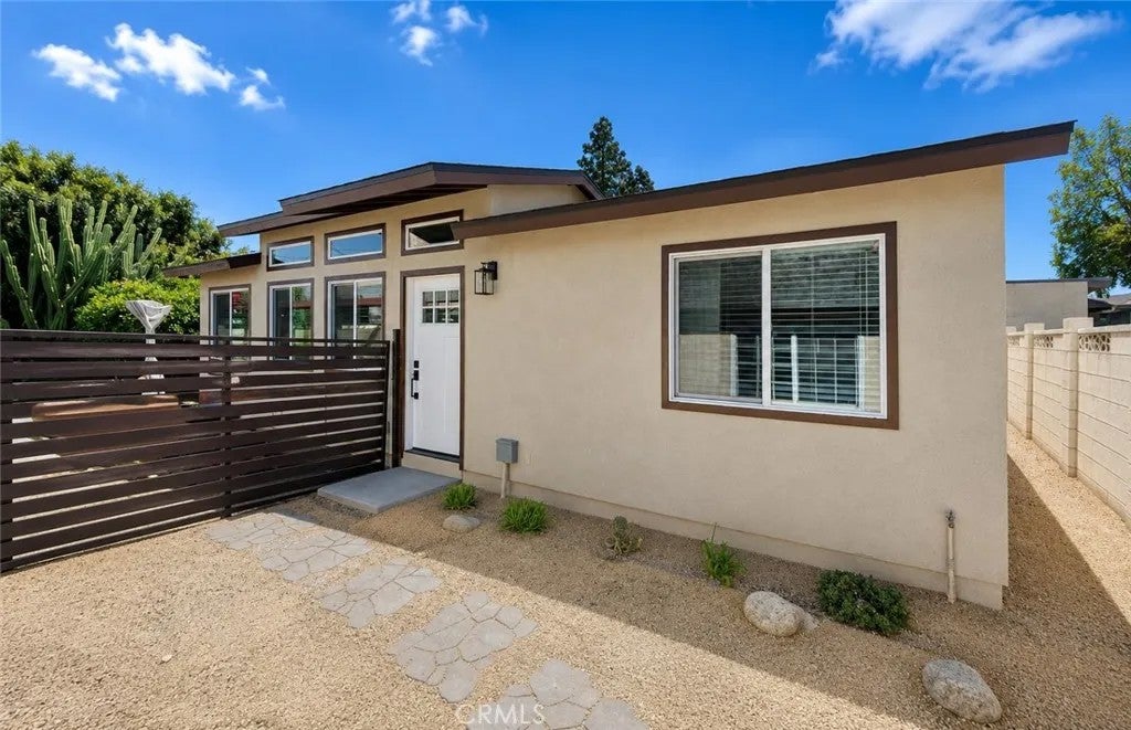 1744 Richard Street Adu — photo