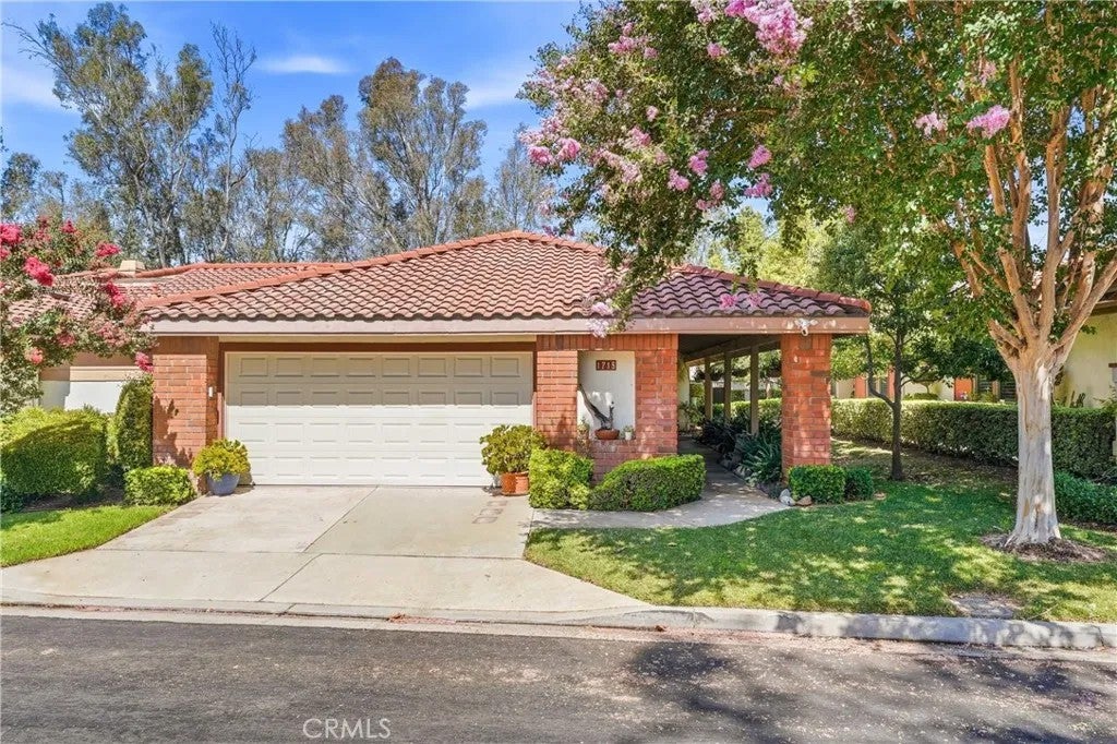 1715 Calle De Oro — photo