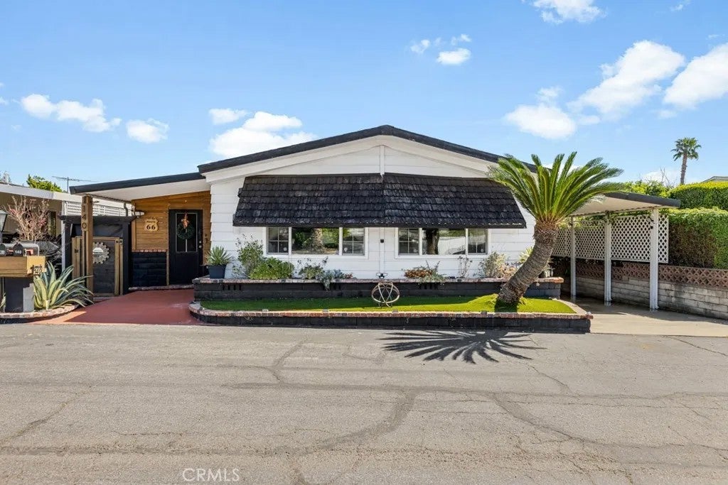 8651 Foothill Blvd #140 — photo