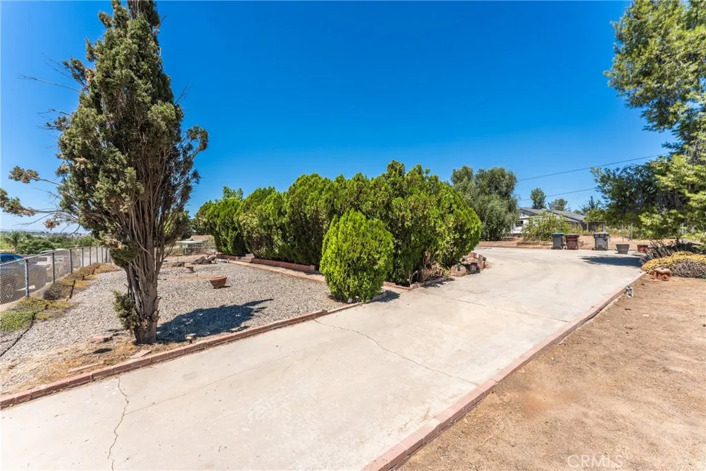 21470 Memory, Perris, CA 92570 — photo 2