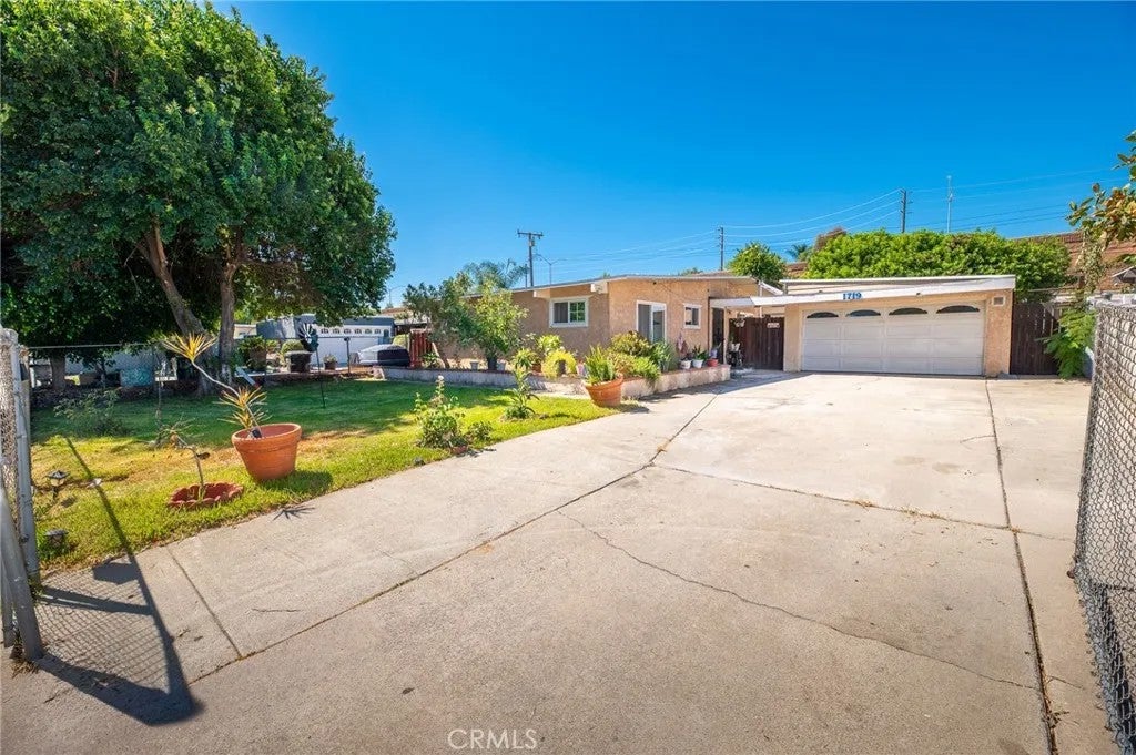 1719 Calatina Dr — photo