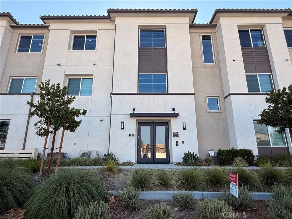 6123 Valentina Way 204 — photo
