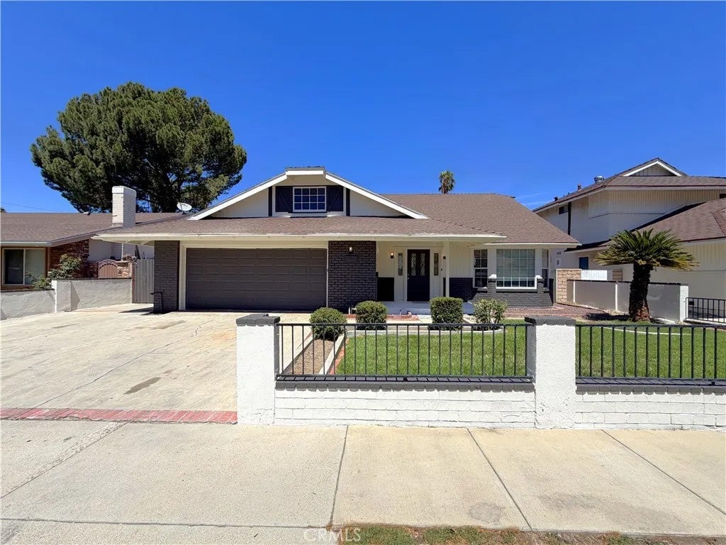 19631 Four Oaks Street — photo