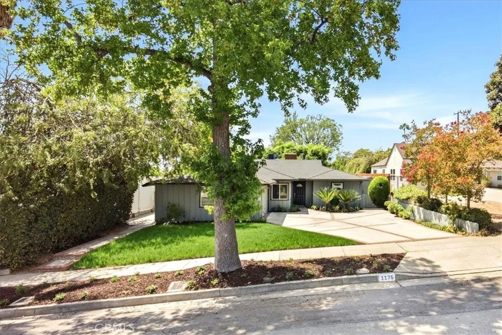 1175 Valley View — photo