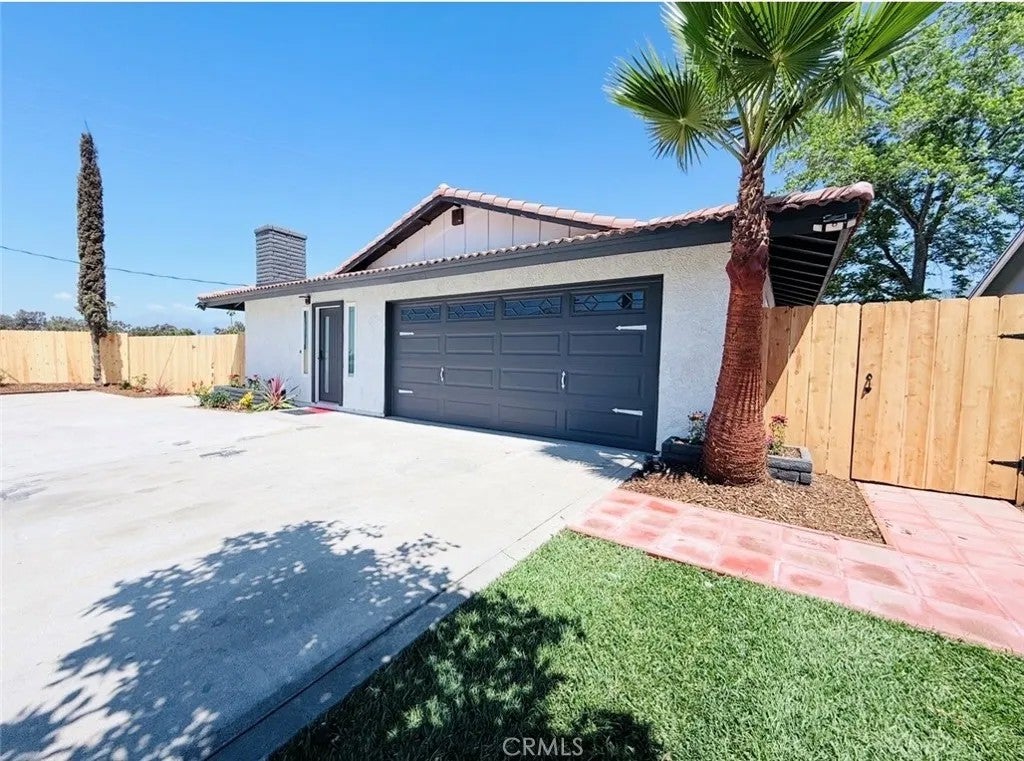 972 E Lynwood Drive — photo