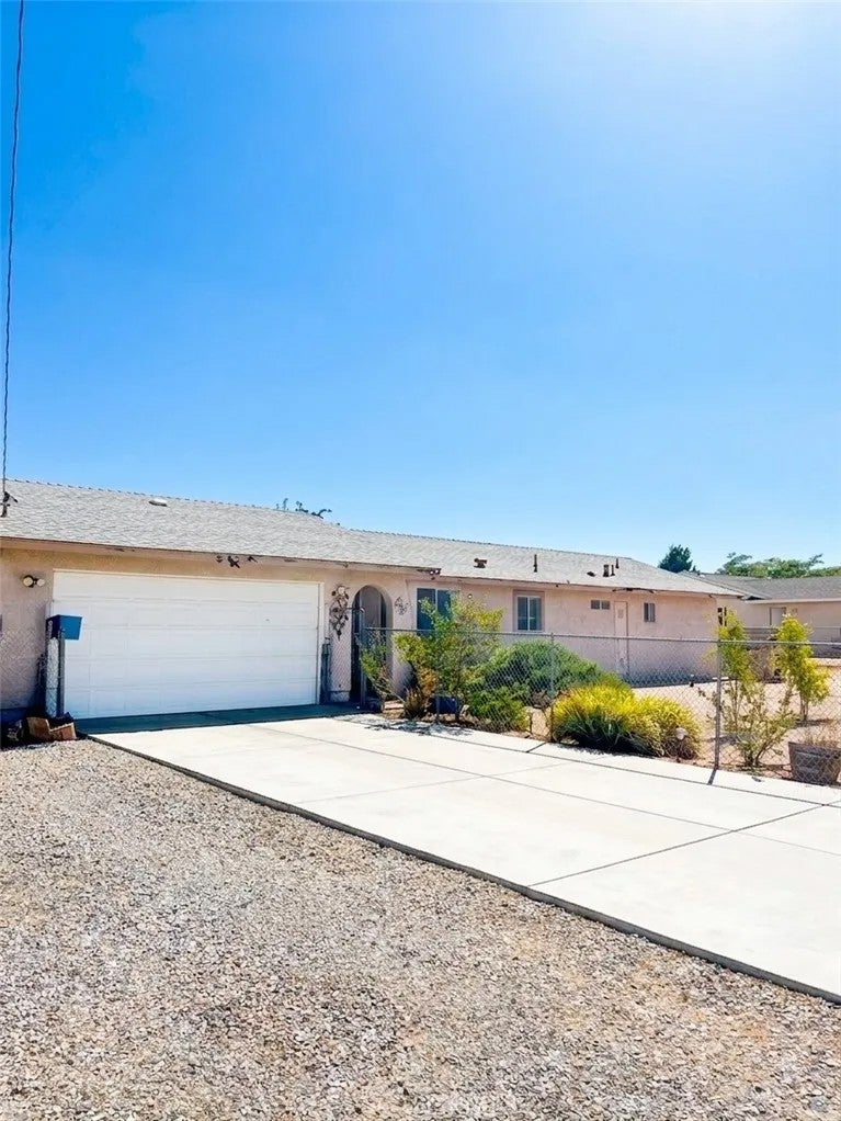 15893 Arbury — photo