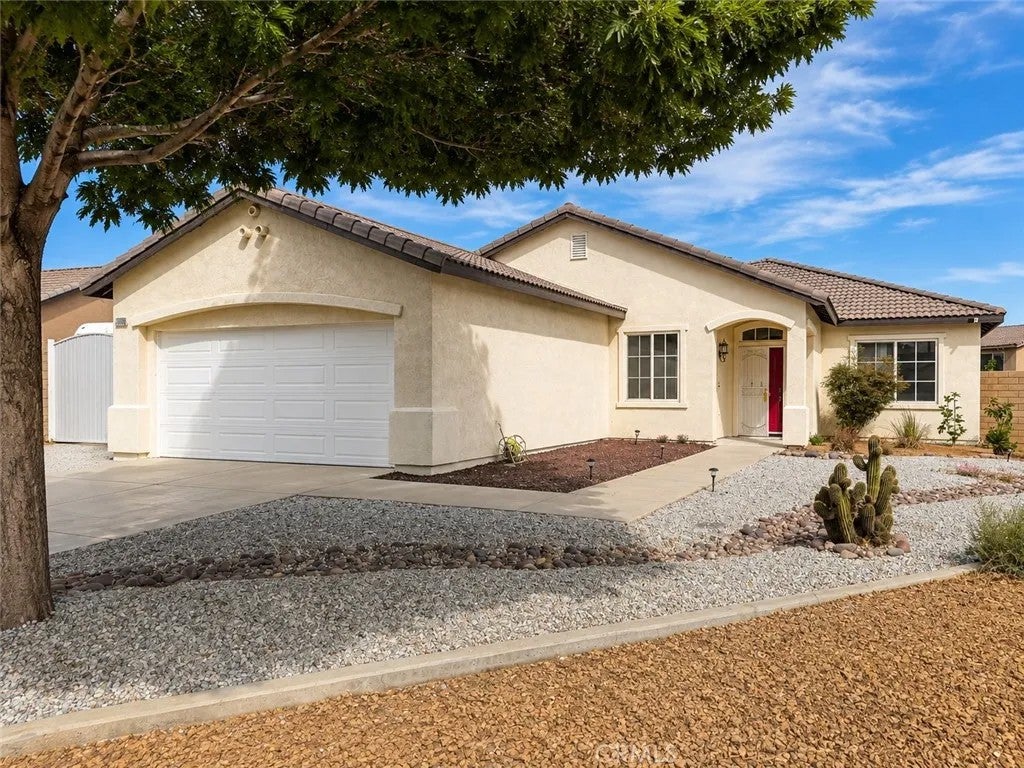 13900 Nelliebell — photo
