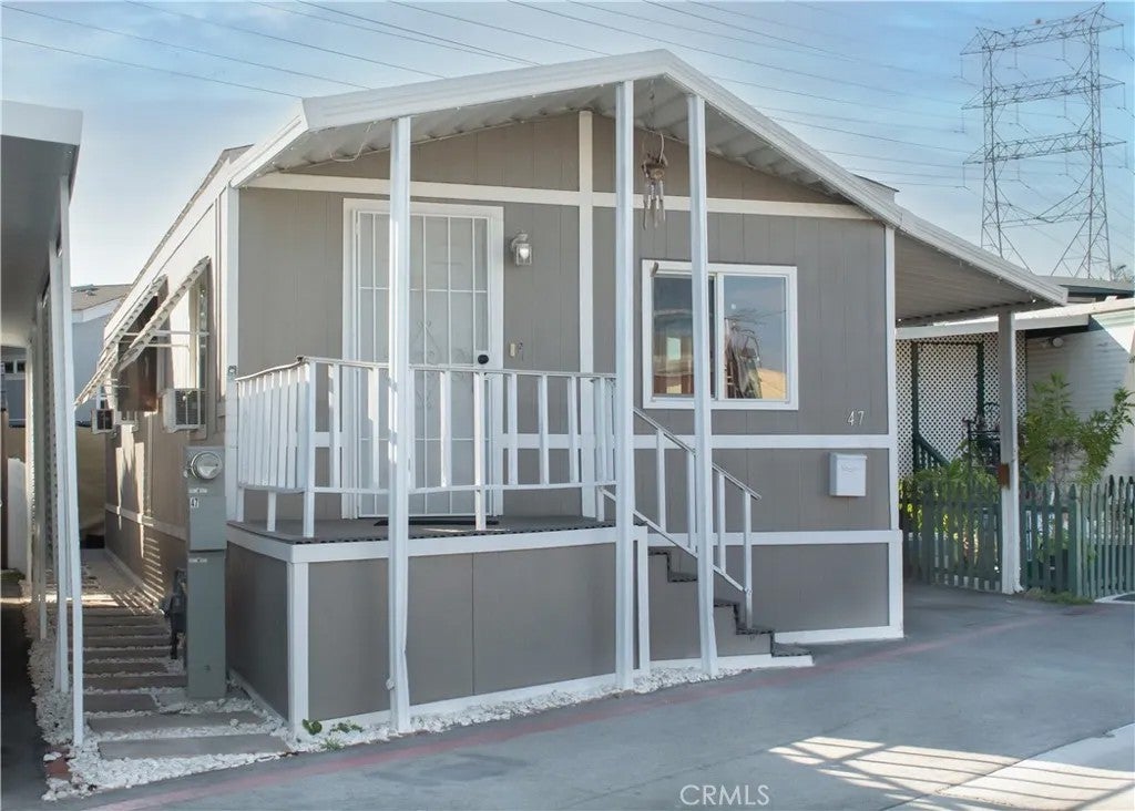8723 Artesia 47 — photo
