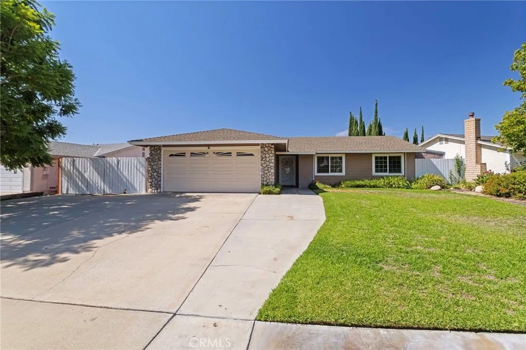 9257 Devon — photo
