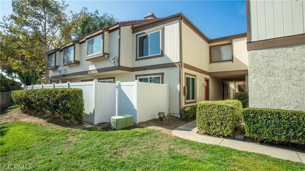 1216 S Cypress D — photo