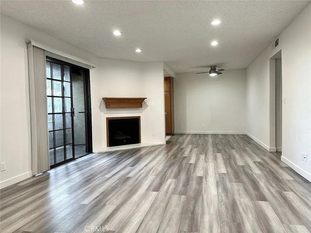 10220 De Soto Avenue 6 — photo