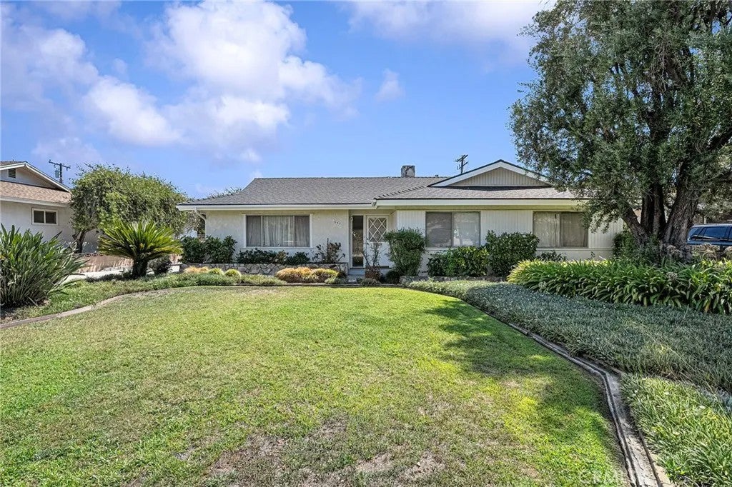 1057 W Bonnie Brae Court — photo