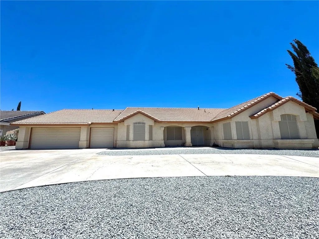 12789 Yorkshire Drive — photo