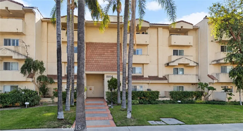 15114 Sherman Way Unit 114 — photo