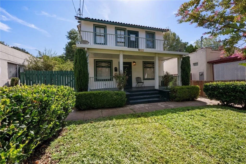 1622 Navarro — photo