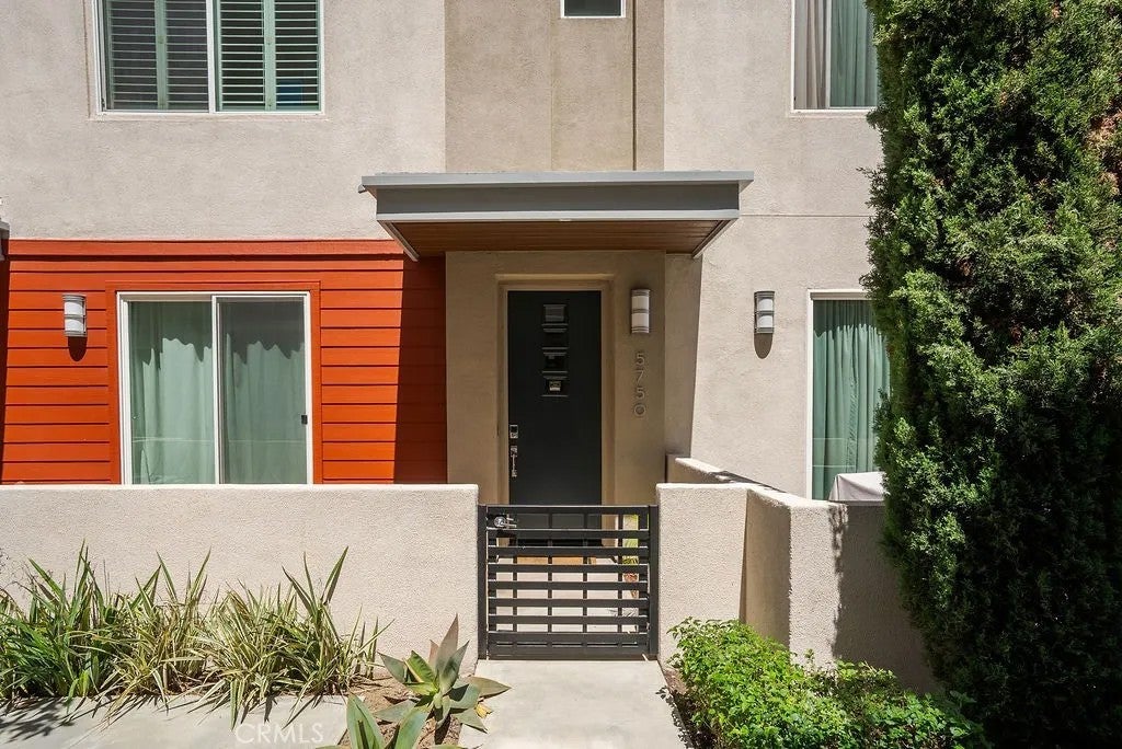 5750 Acacia Lane — photo