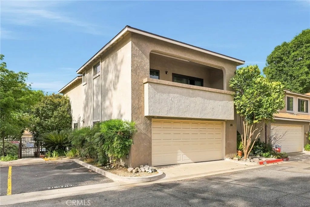 563 Wayland Court — photo