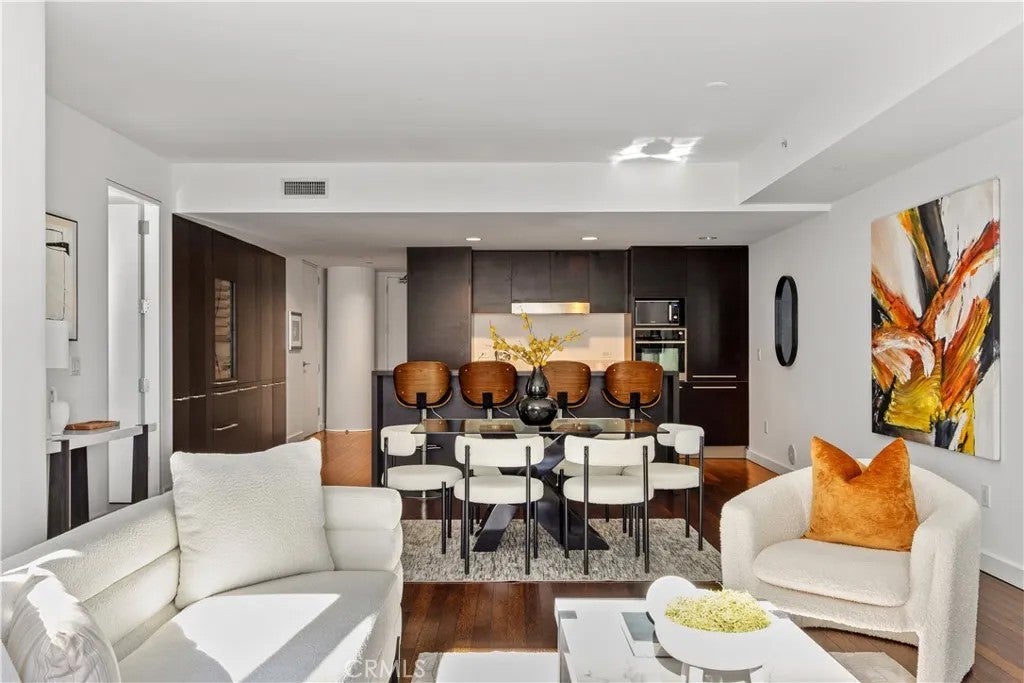 6250 Hollywood Blvd 8D — photo