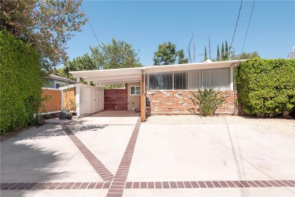 18527 Napa Street — photo