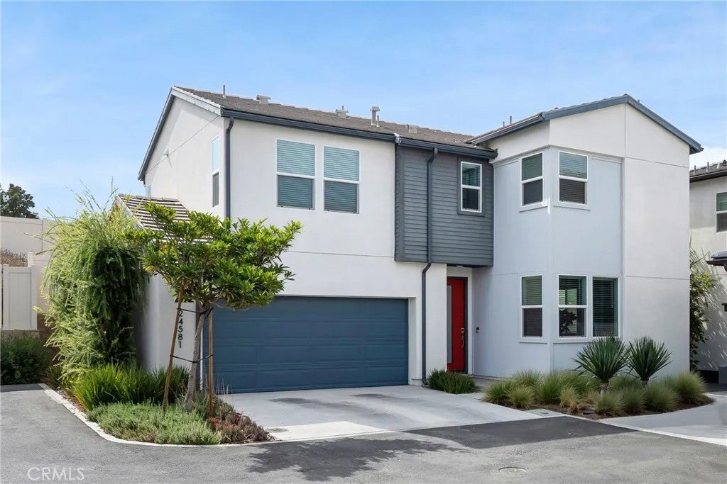 24581 Sonieta Court — photo