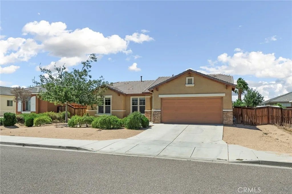 15586 Pilot Rock — photo