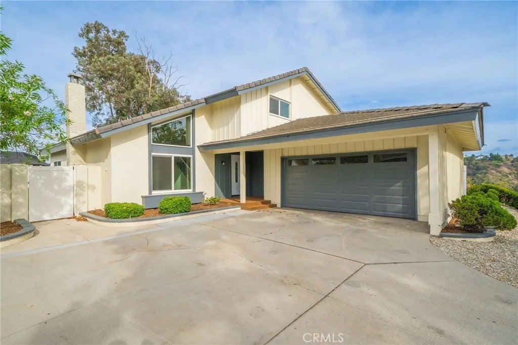 1638 Ano Nuevo — photo