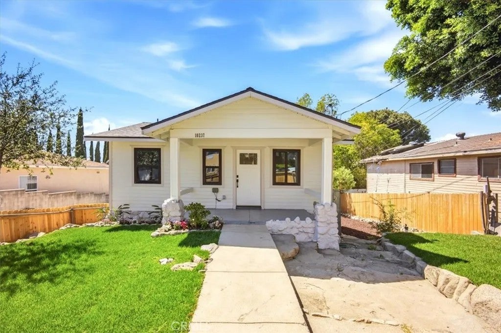 10237 Silverton — photo