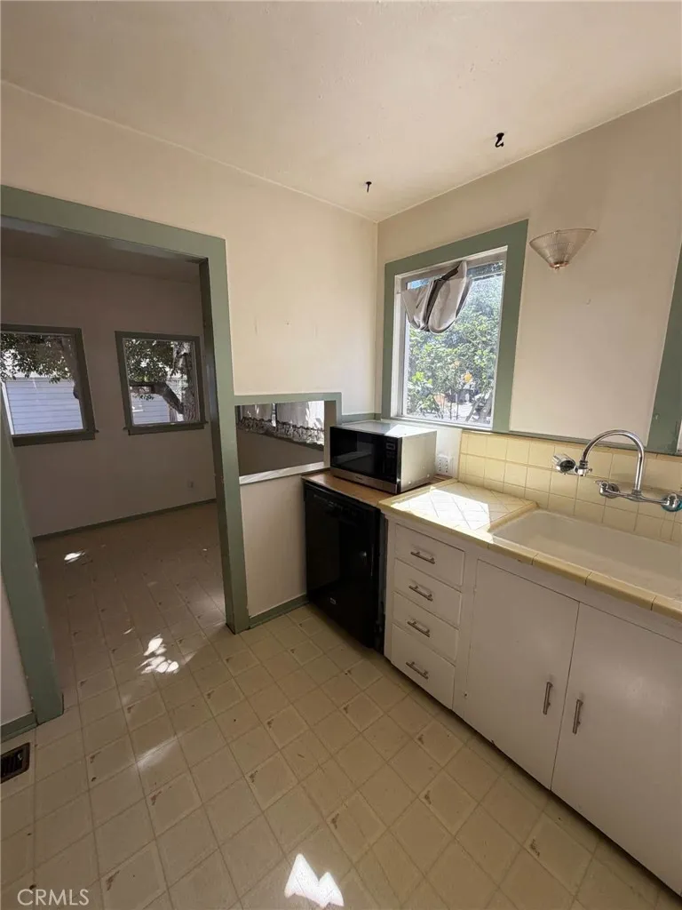 302 E 4th, Ontario, CA 91764 — photo 3