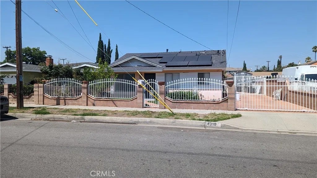 4319 La Rica — photo