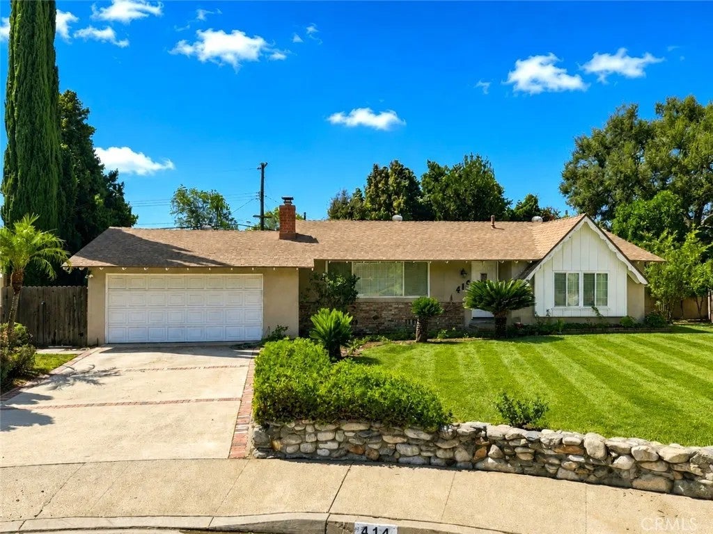414 Troy Court — photo