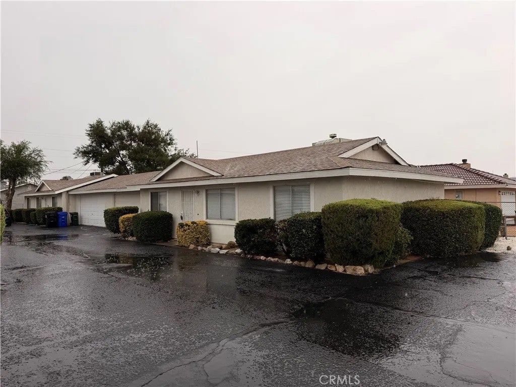 21560 Laguna — photo