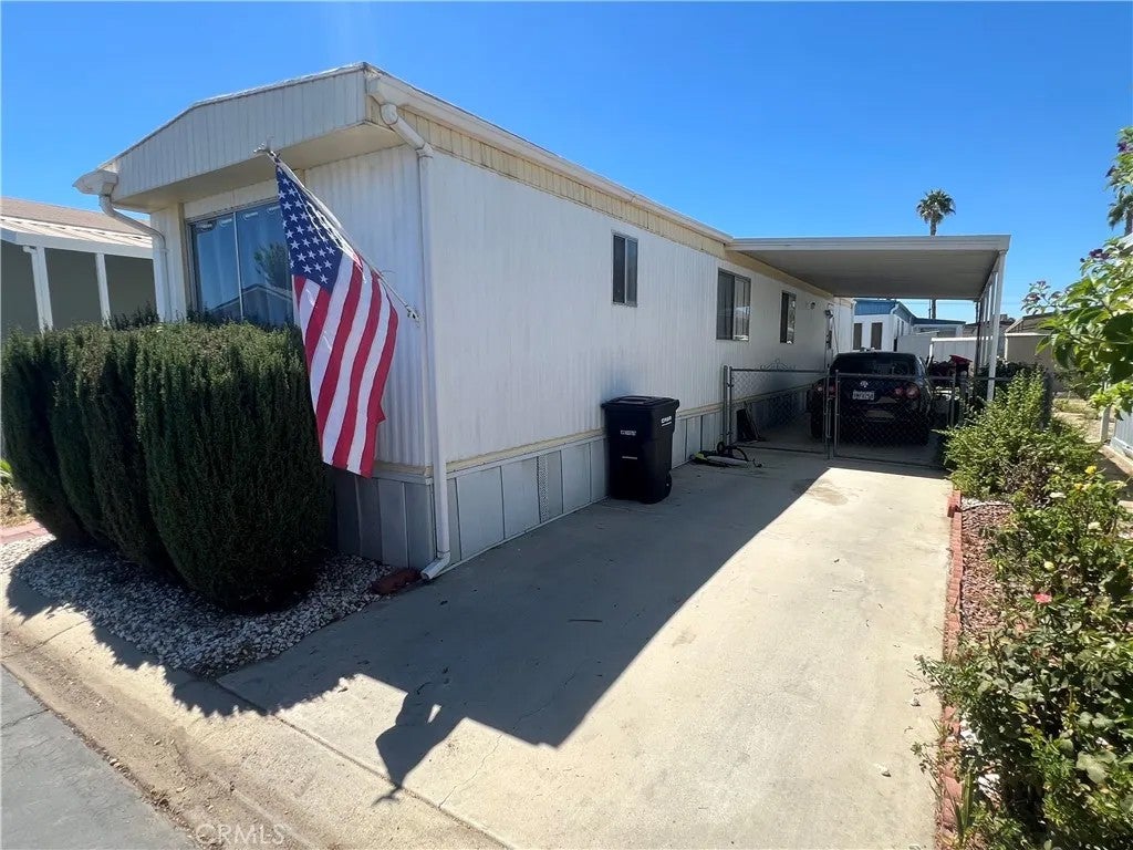 1150 N Kirby 53 — photo