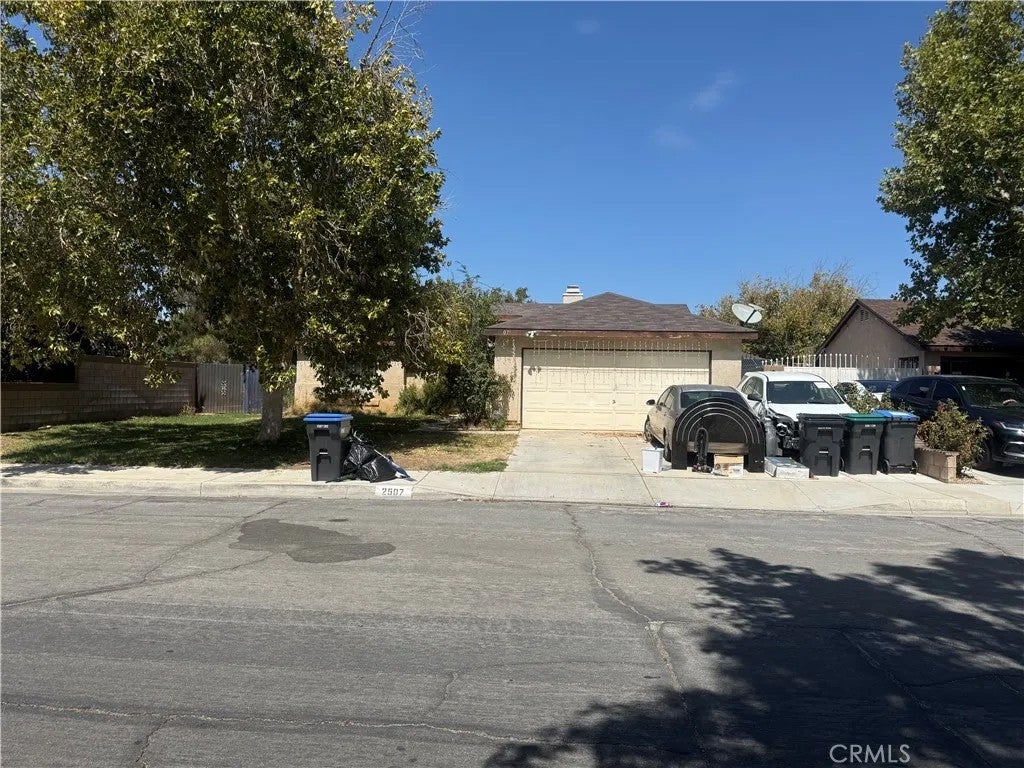2507 E Avenue J14 — photo