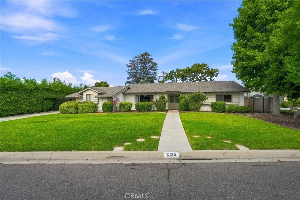 1835 E Alaska — photo